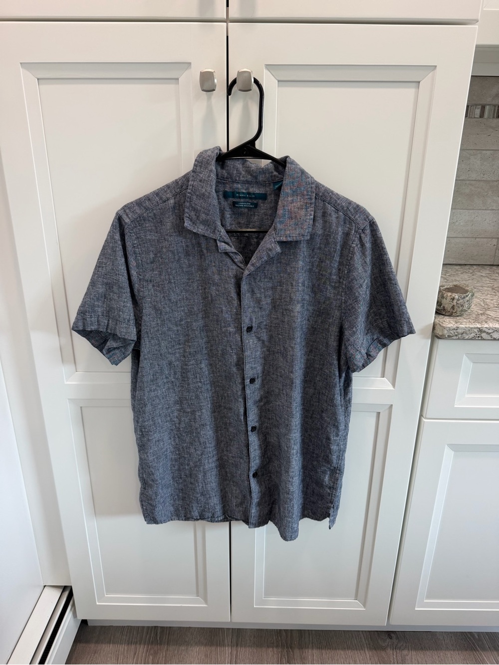 Men's Short-Sleeve Button-Up Shirt in Heather Blue